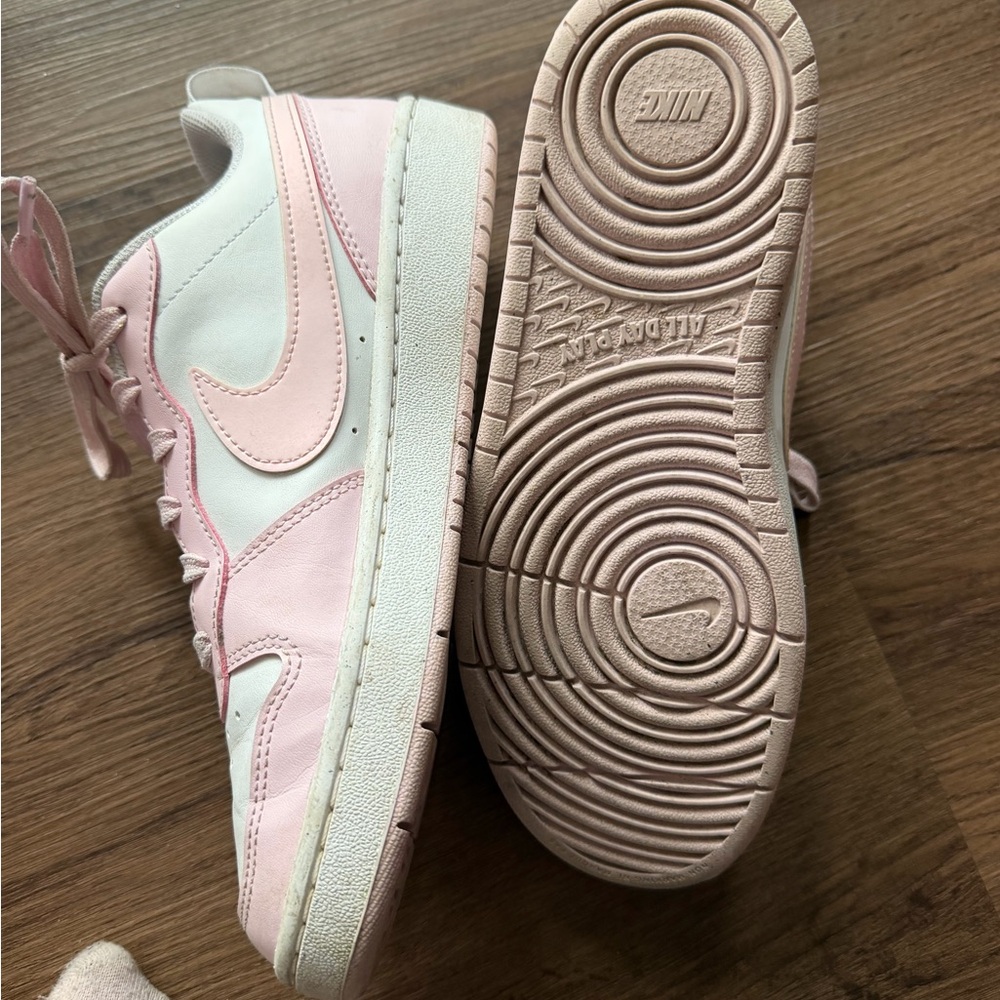 Pink Nikes - Picture 4 of 4